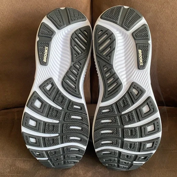 Brooks Ghost 17 Running Shoes - Black/White - Men’s size 9.5